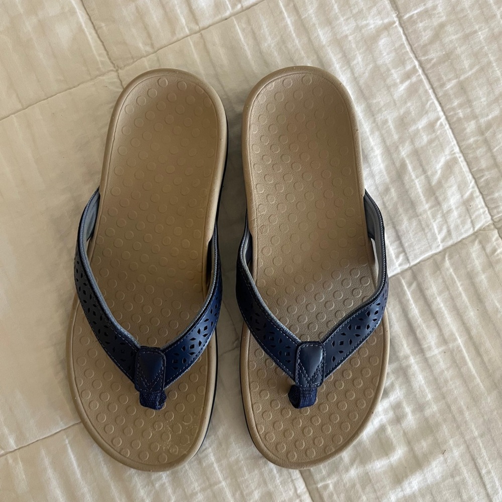 Vionic TIDE TOE POST SANDAL - Picture 6 of 7